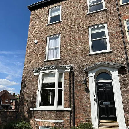 Stunning House Near Racecourse