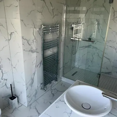 Stunning House Near Racecourse *