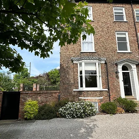 Stunning House Near Racecourse